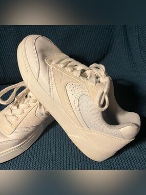 Vionic Karmelle Sneakers Woman’s Size 9